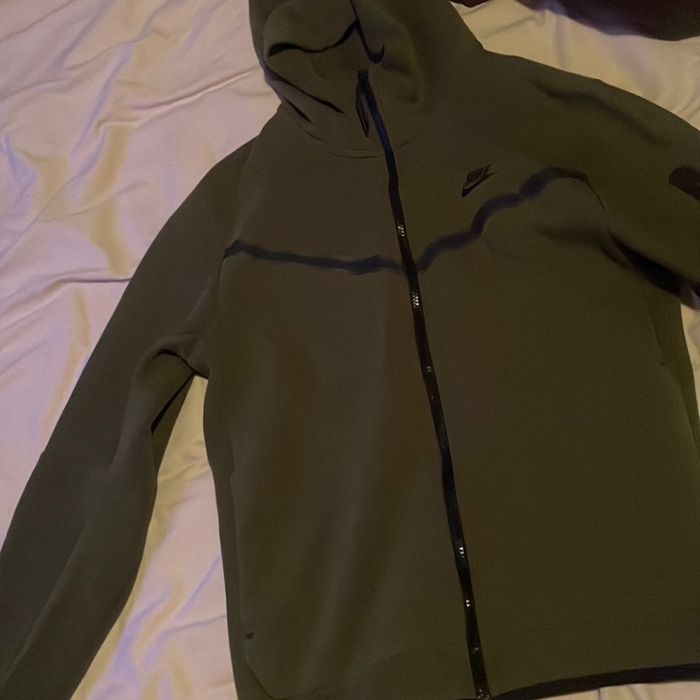 Olive Nike Tech.